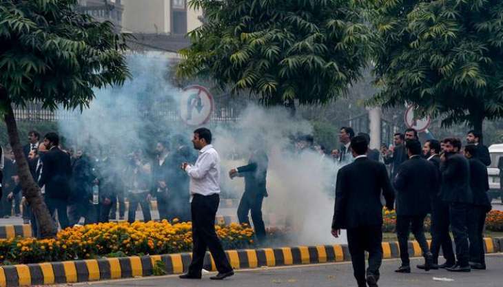 Lawyers go on strike, Pakistan Medical Association to observe 'Black Day' on Dec 16