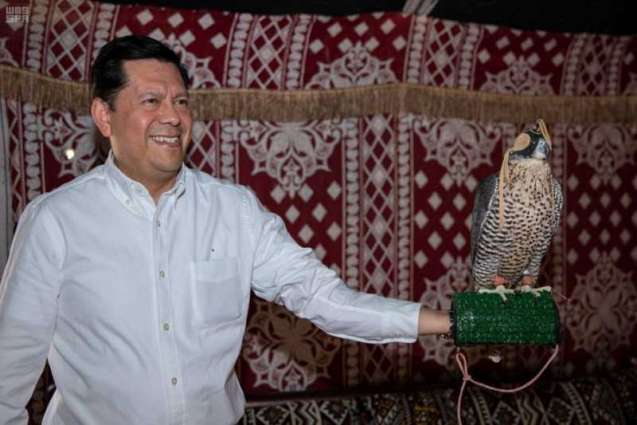 السفير المكسيكي يعبِّر عن سعادته بزيارة مهرجان الملك عبدالعزيز للصقور