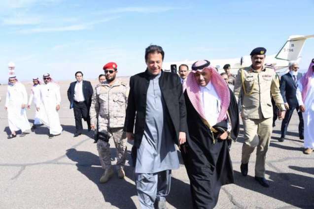 رئيس وزراء جمهورية باكستان الإسلامية يصل إلى المدينة المنورة