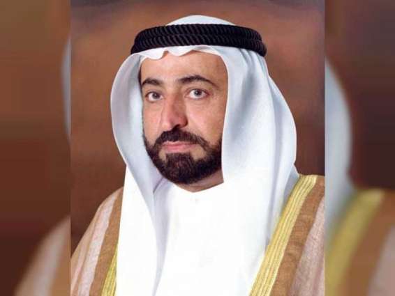 حاكم الشارقة يهنئ ملك البحرين بالعيد الوطني 
