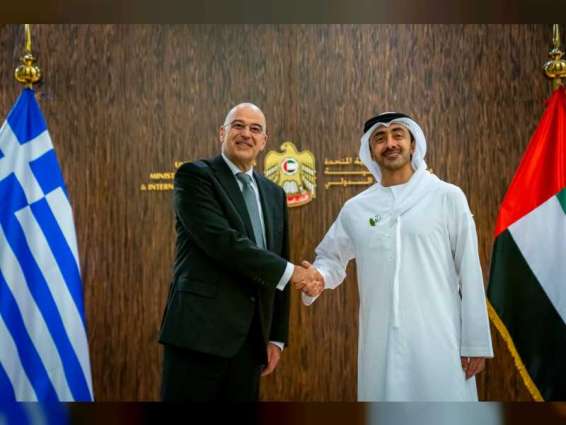 عبدالله بن زايد يستقبل وزير خارجية اليونان