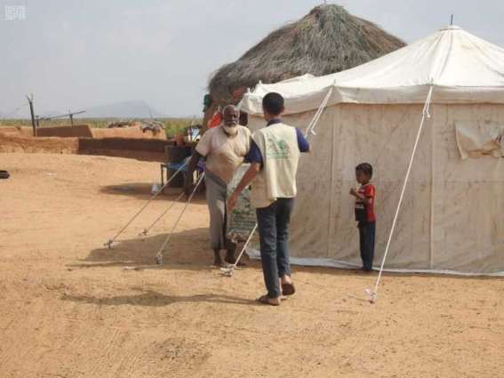مركز الملك سلمان للإغاثة يوزع مواد إيوائية في المناطق المحاذية لمحافظة صعدة