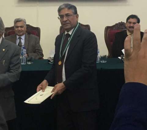 Pakistan Academy of Science awarded Gold Medal to Prof. Dr. Masroor Ellahi Babar in honor of his outstanding services in Agriculture and Veterinary sciences