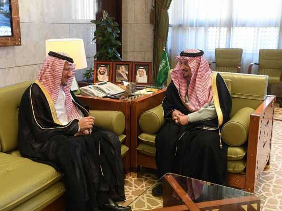 سمو أمير منطقة الرياض يستقبل رئيس هيئة الرقابة ومكافحة الفساد