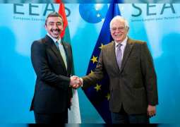 عبدالله بن زايد يلتقي الممثل السامي للاتحاد الأوروبي في بروكسل
