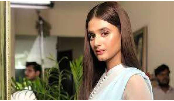 Hira Mani sets the internet ablaze with killer dance moves in viral video