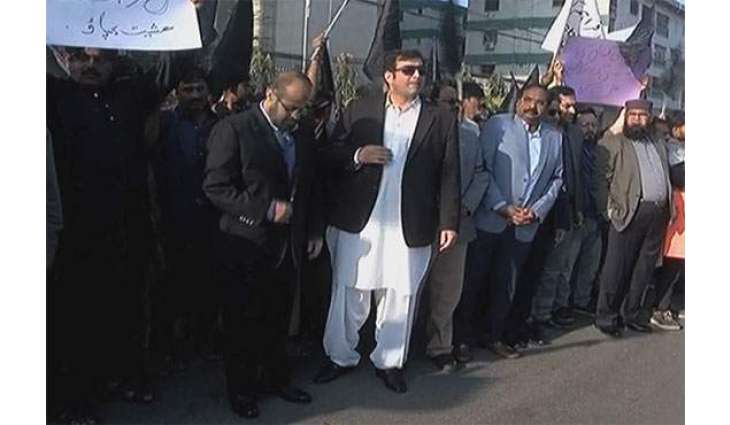 Industrial zones protest against gas shortage in Karachi