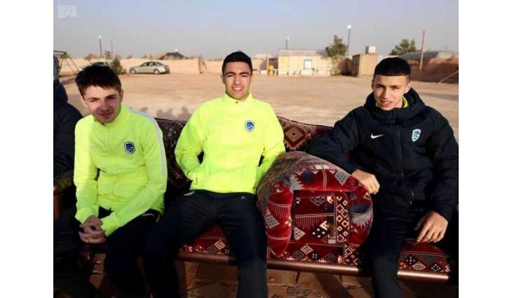 الأجواء البرية والأكلات الشعبية تجمع الفرق المشاركة في كأس القادة السعودي