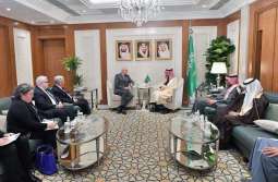 سمو الأمير فيصل بن فرحان يستقبل المبعوث الأمريكي الخاص في سوريا