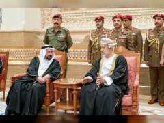 حاكم الشارقة يعزي سلطان عمان بوفاة قابوس بن سعيد