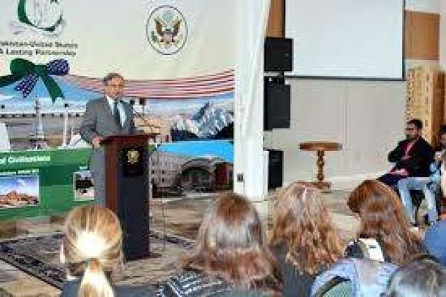 Pakistani students urged to boost learning abilities during US visit