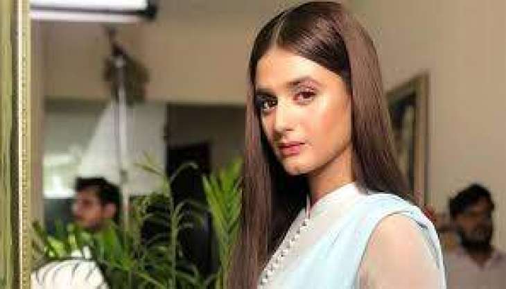 Hira Mani sets the internet ablaze with killer dance moves in viral video