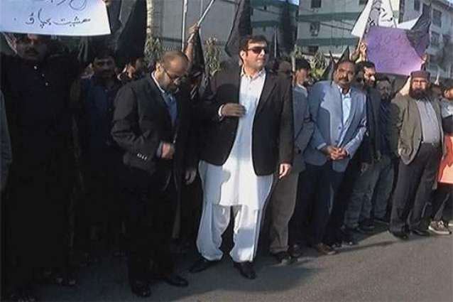 Industrial zones protest against gas shortage in Karachi