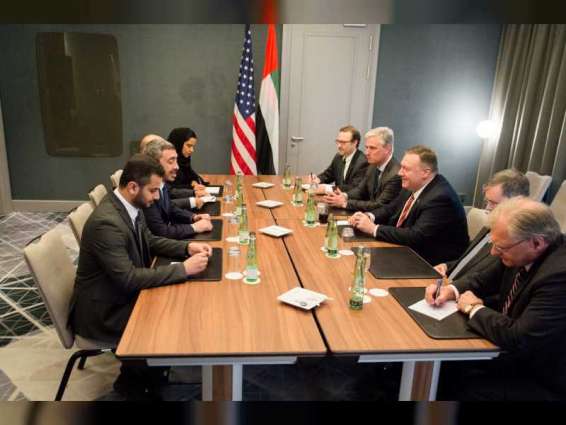 عبدالله بن زايد يلتقي وزير الخارجية الأمريكي في برلين