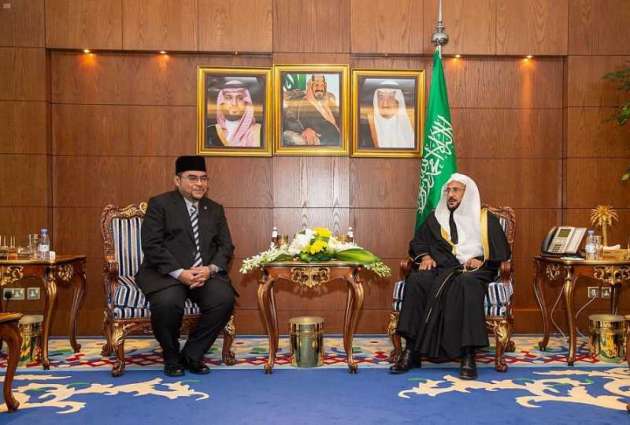 وزير الشؤون الإسلامية يستقبل وزير الشؤون الدينية الماليزي