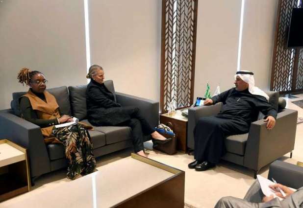 المشرف العام على مركز الملك سلمان للإغاثة يلتقي السفير العراقي لدى المملكة