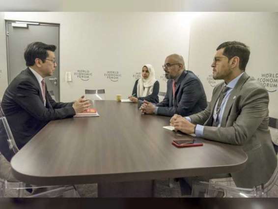 خالد بن محمد بن زايد يبحث التعاون الاستراتيجي مع وزراء ومسؤولين على هامش منتدى " دافوس"