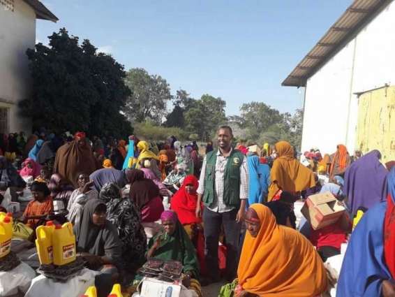 مركز الملك سلمان للإغاثة يوزع سلال غدائية لمتضرري الفيضانات في محافظة بلعد بالصومال