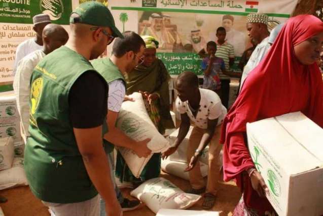 مركز الملك سلمان للإغاثة يسّلم 7,208 سلال غذائية في جمهورية النيجر
