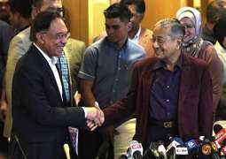 Malaysian Prime Minister Resigns, Breaks Up Ruling Coalition in Political Maneuver