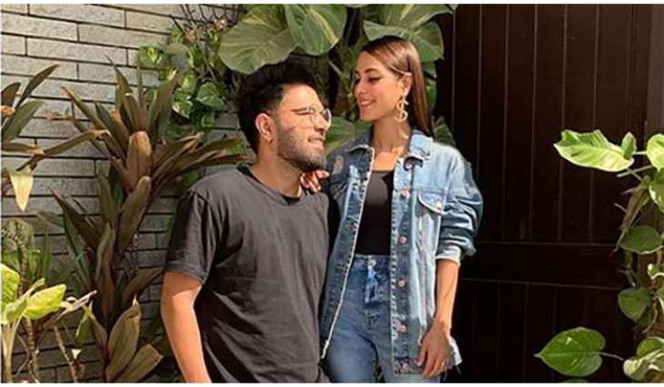 Yasir Hussain, Iqra Aziz extend gratitude to friend for prayers