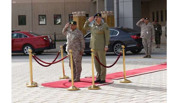 قائد القوات البرية الملكية السعودية يستقبل المفتش العام للجيش الباكستاني