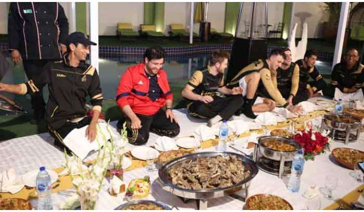 PSL players enjoy traditional food in different cities