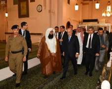 الرئيس الجزائري يزور المسجد النبوي