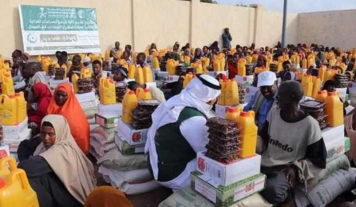 مركز الملك سلمان للإغاثة يوزع 1,500 سلة غذائية لمتضرري الفيضانات في محافظة جوب وين بالصومال
