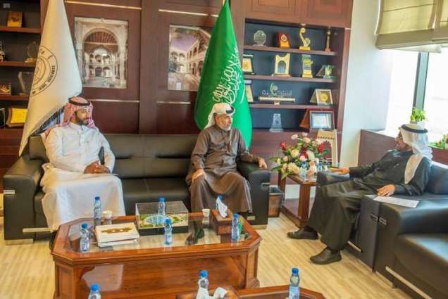 مدير جامعة الملك فيصل يلتقي المستشار الثقافي بسفارة مملكة البحرين
