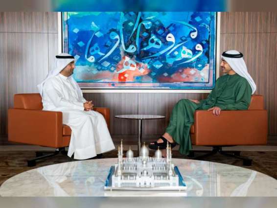 عبدالله بن زايد يستقبل أمين عام مجلس التعاون الخليجي
