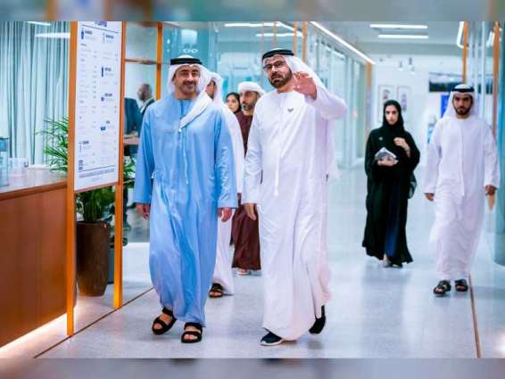 Abdullah bin Zayed reviews government excellence models, leadership programmes