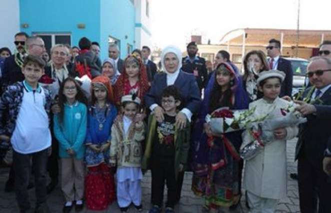 السیدة الأولي الترکیة أمینة أردوغان تزور مدرسة المعارف الترکیة في عاصمة اسلام آباد