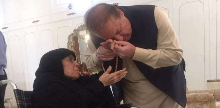 Nawaz HEART SURGERY: Nawaz Sharif mother leaves for London