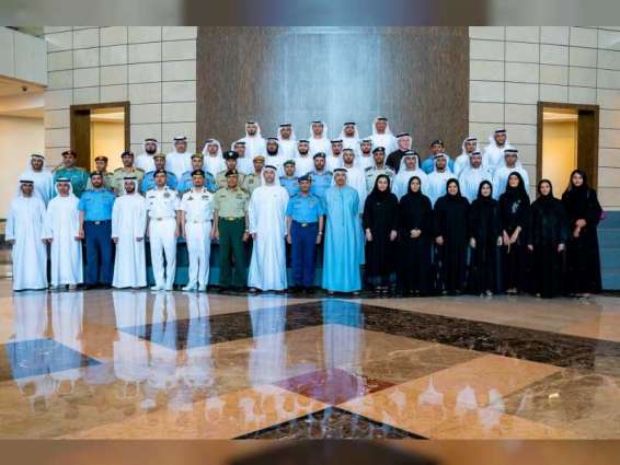 Abdullah bin Zayed receives delegation from National Defence College