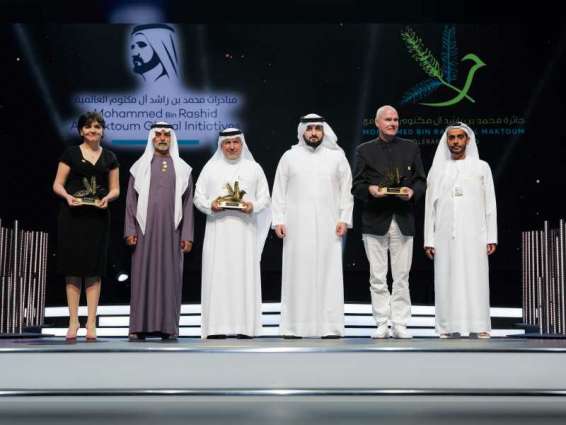 أحمد بن محمد يكرم الفائزين بالدورة الأولى من جائزة محمد بن راشد آل مكتوم للتسامح
