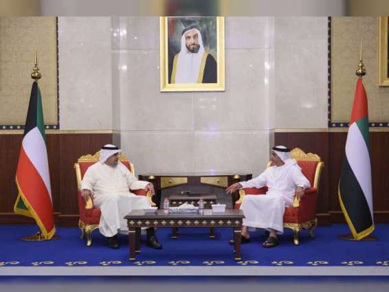 سيف بن زايد يستقبل نائب رئيس مجلس الوزراء الكويتي 