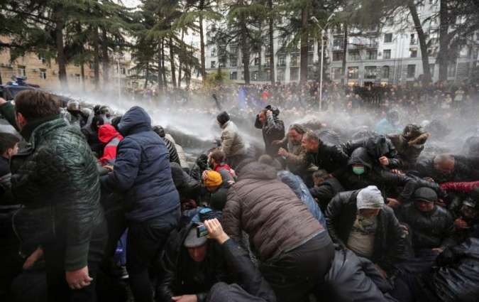 Ukrainian Protesters Scuffle With Police Over Evacuation of Nationals From Wuhan - Reports