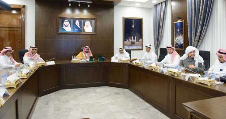 سمو الأمير بدر بن سلطان يرأس اجتماعًا لبحث تسريع إطلاق التيار الكهربائي للوحدات السكنية في مشروع واحة مكة