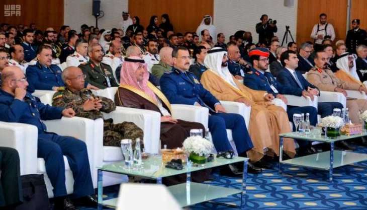 سمو قائد القوات الجوية يرأس وفد القوات المسلحة في افتتاح المؤتمر الخاص بمعرضي الأنظمة غير المأهولة والمحاكاة والتدريب في أبو ظبي