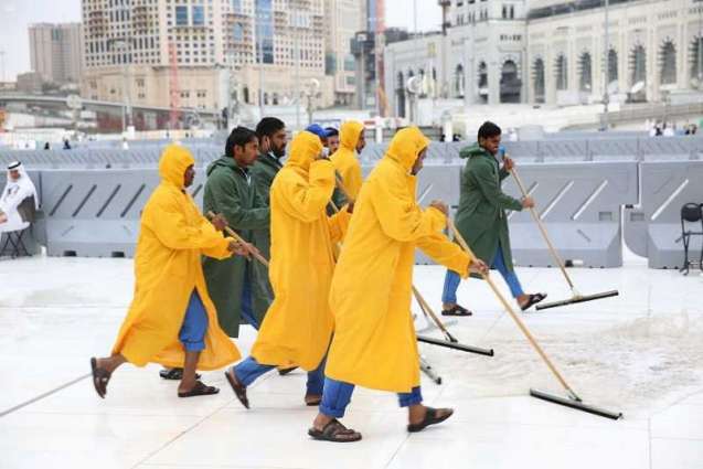 إدارة تطهير وسجاد المسجد الحرام تنفذ خطة الأمطار في المسجد الحرام