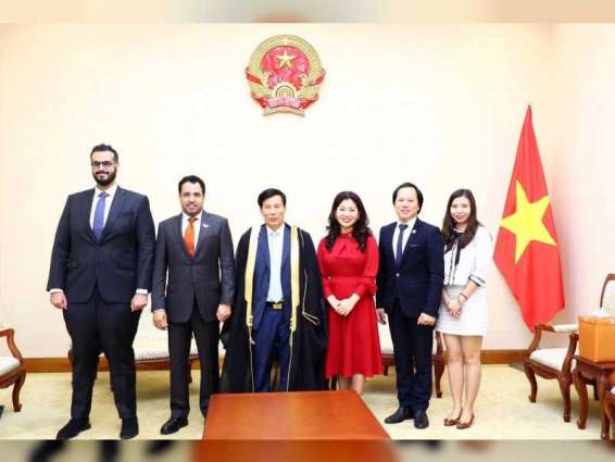 سفير الدولة يبحث مع وزير فيتنامي ترتيبات مشاركة بلاده في إكسبو 2020 دبي