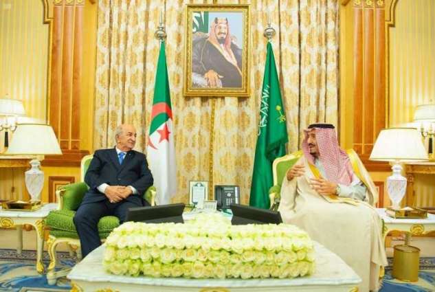 خادم الحرمين الشريفين يعقد جلسة مباحثات مع الرئيس الجزائري