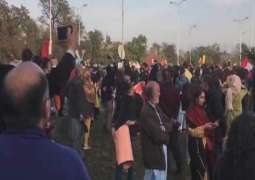 Police book 400 people for pelting stones at Aurat March in Islamabad