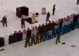 شاھد فیدیو : صلاة الجمعة في الحرم المکي و الامام یبکي