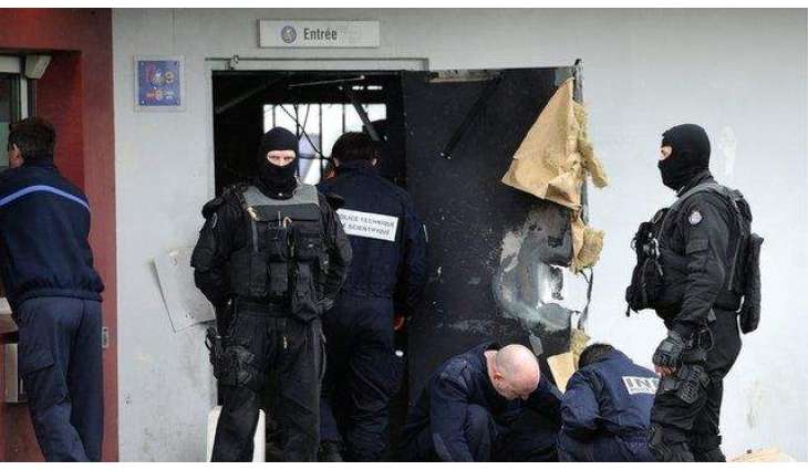 French Police Say Detain Armed Man Holding Wife, 5 Children Hostage