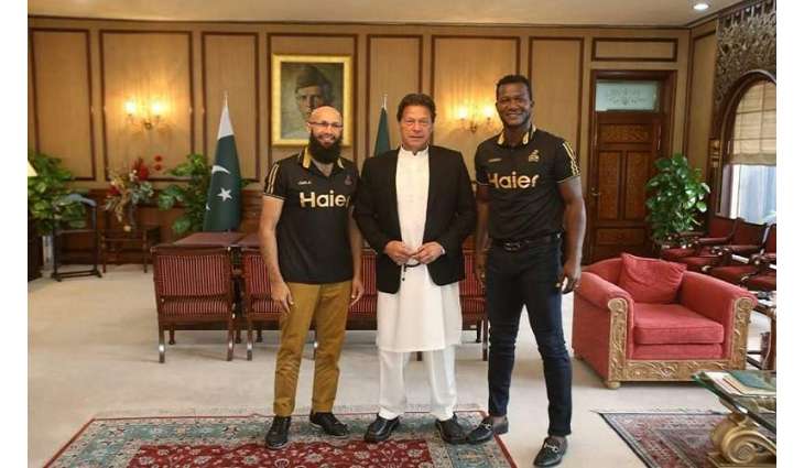 لاعب کریکیت دارین سامي یلتقي رئیس وزراء باکستان عمران خان