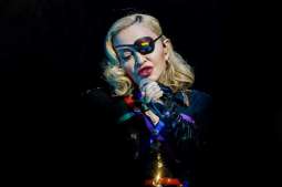 Injury forces Madonna to cancel Paris concert