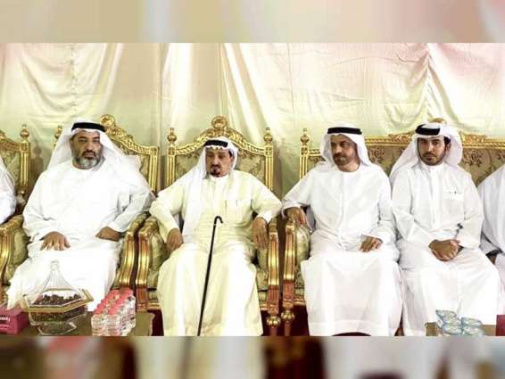 حاكم عجمان يقدم واجب العزاء في وفاة "رفيعة بنت علي جمعه المهيري"