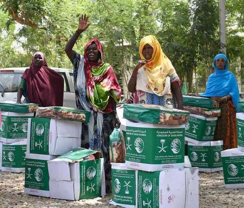 مركز الملك سلمان للإغاثة يوزع موادًا غذائية وإيوائية في جيبوتي